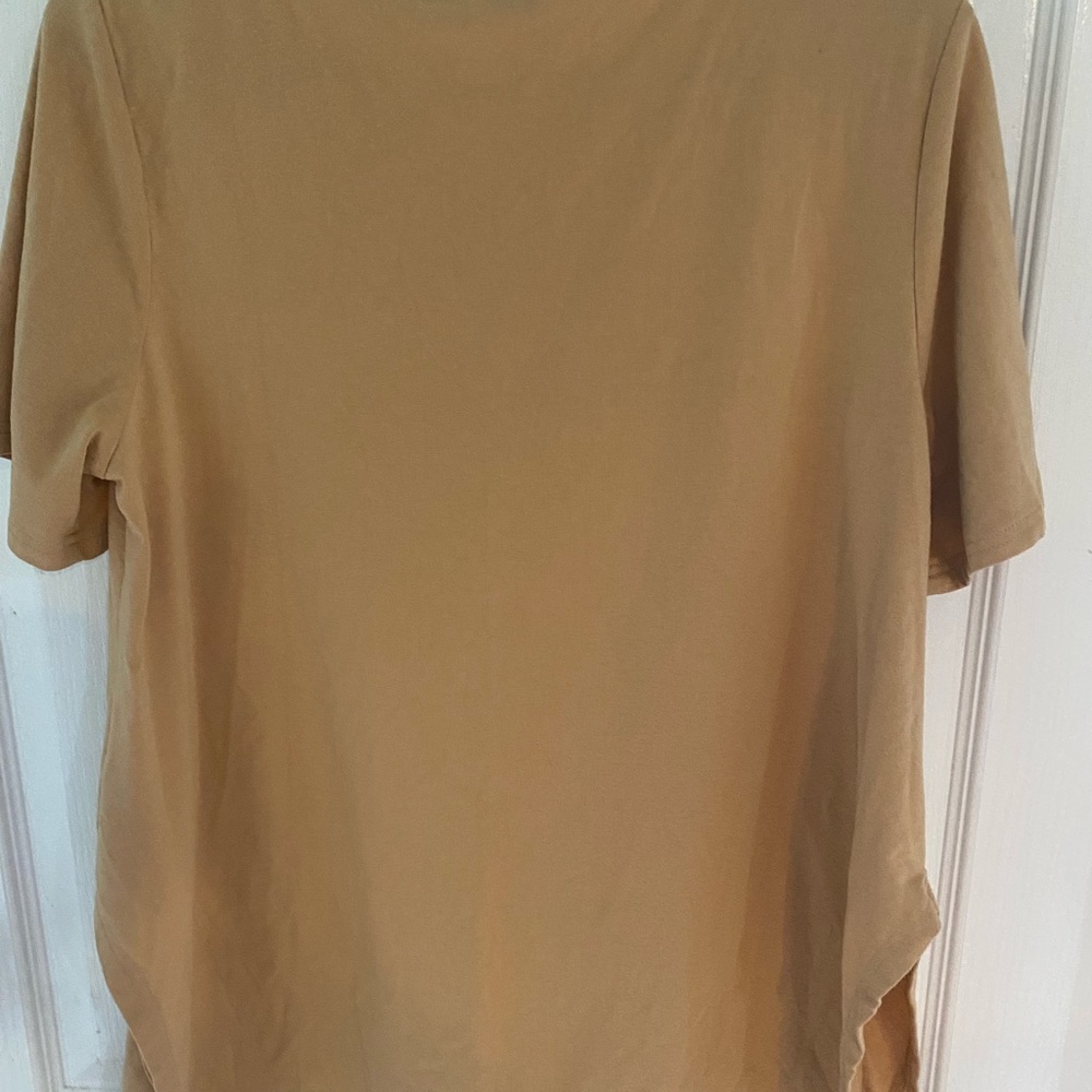 Soft   T shirt  Size Large with slits on the sides - Picture 4 of 4